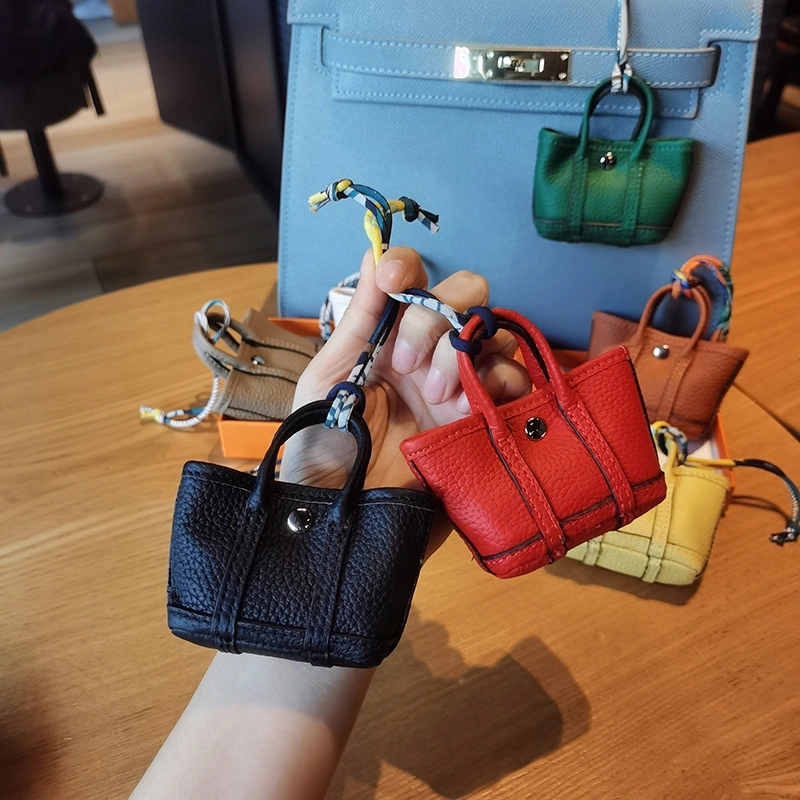 Ea117 Fashion Small Wholesale Designer Hand Charms Handbag Mini Cute Brand Luxury Leather Purse Shaped Bag Charm